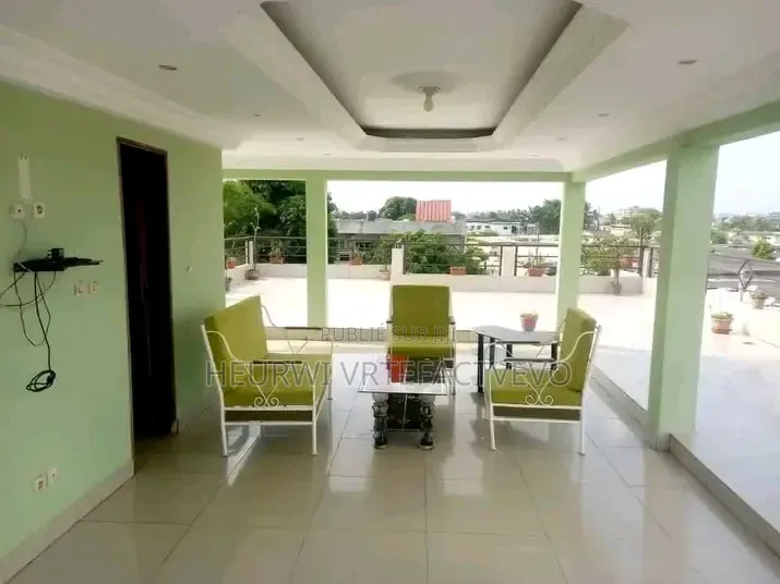 6chbre Duplex dans Angre Complexe, Cocody à Vendre