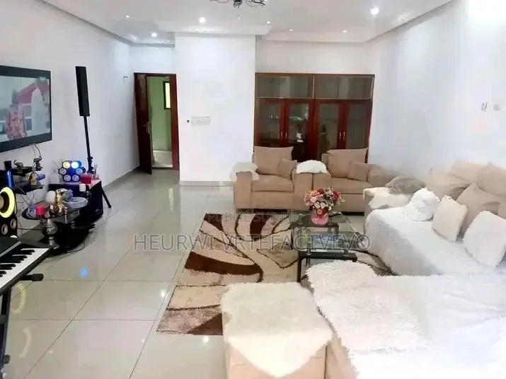 6chbre Duplex dans Angre Complexe, Cocody à Vendre