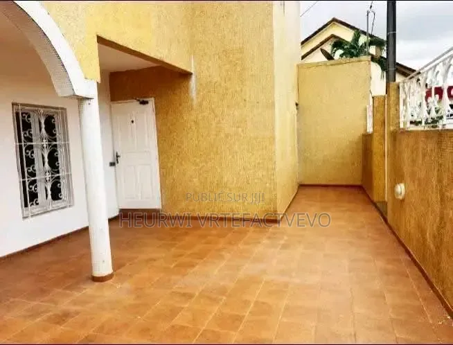 4chbre Duplex dans Cité Arcade, Cocody à Vendre