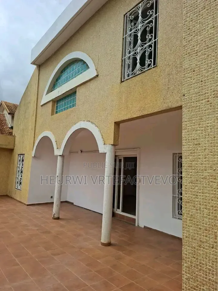 4chbre Duplex dans Cité Arcade, Cocody à Vendre