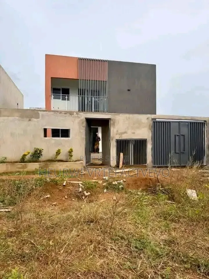 5chbre Duplex dans Bingerville à Vendre