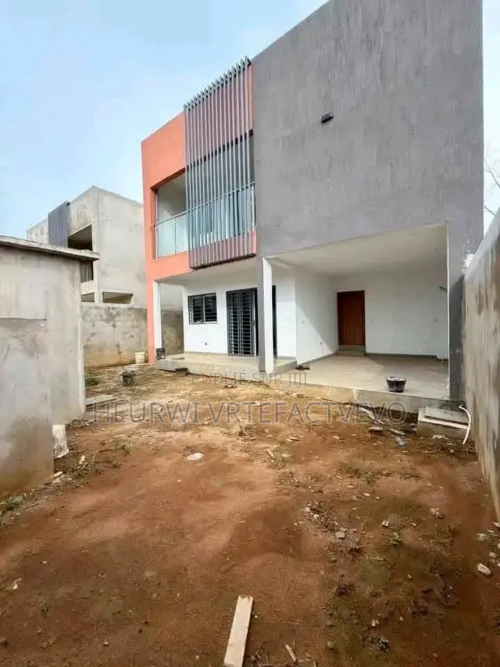 5chbre Duplex dans Bingerville à Vendre