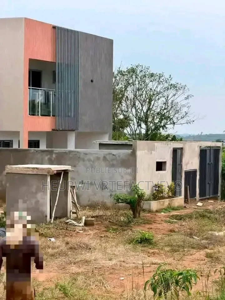 5chbre Duplex dans Bingerville à Vendre
