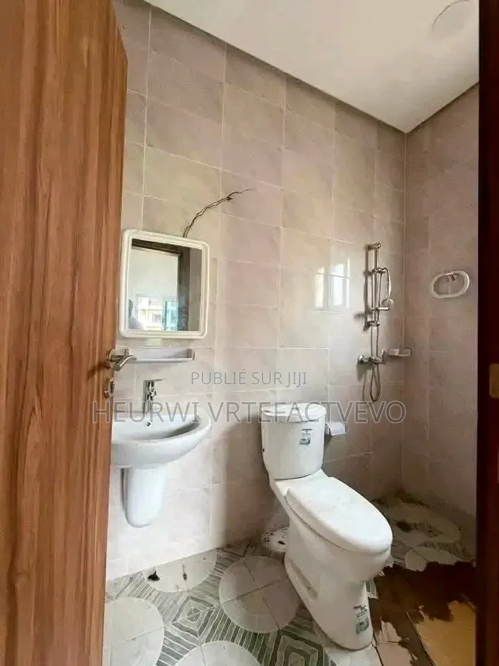 5chbre Duplex dans Bingerville à Vendre