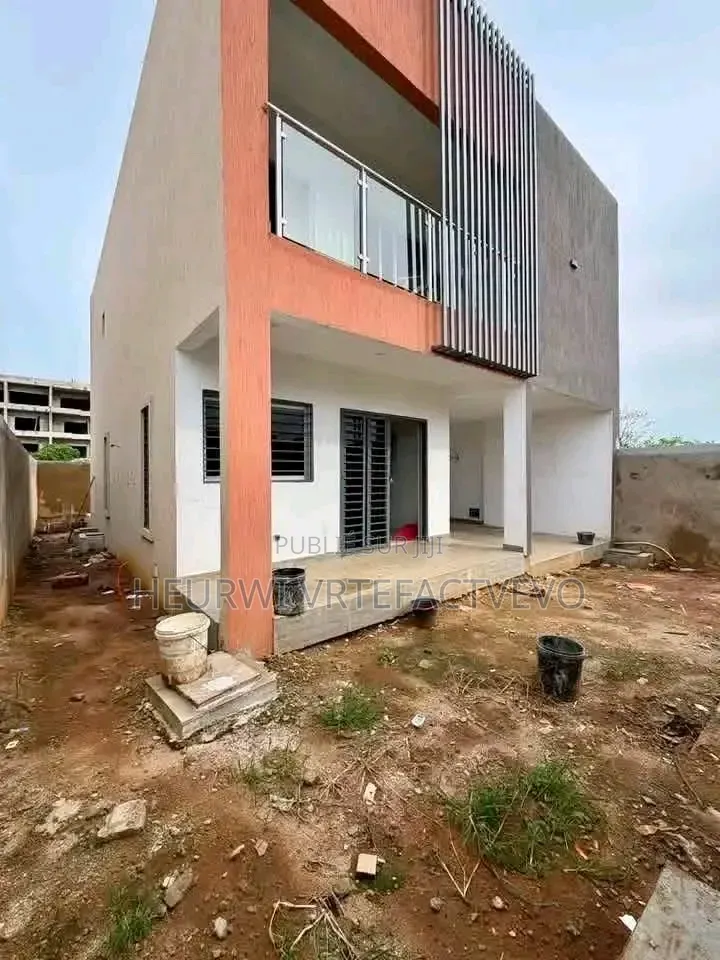 5chbre Duplex dans Bingerville à Vendre