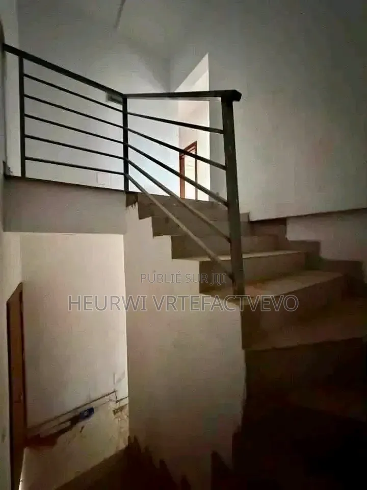 5chbre Duplex dans Bingerville à Vendre