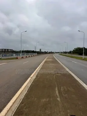 Un Terrain De 900M2 en Vente À Assouinde