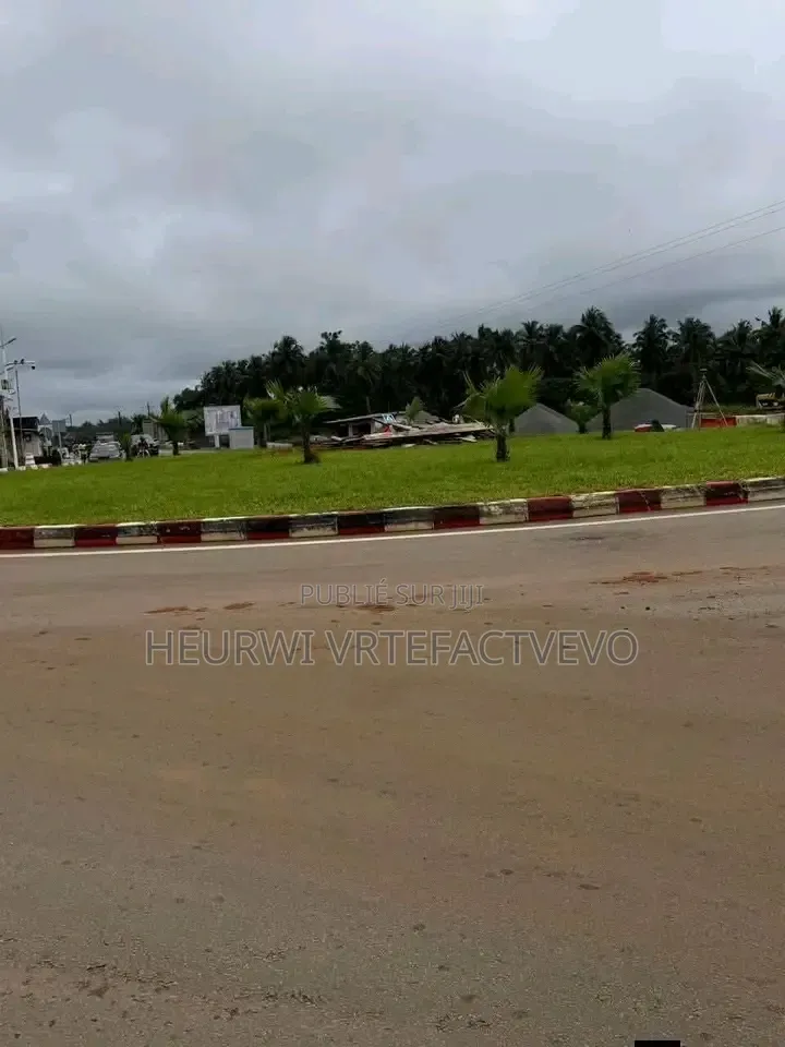 Un Terrain De 900M2 en Vente À Assouinde