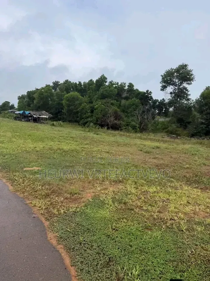 Un Terrain De 900M2 en Vente À Assouinde