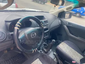 Mazda BT-50 2018 Blanc cassé