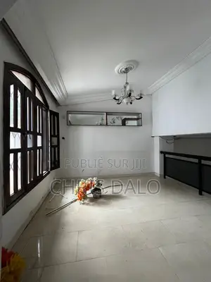 3chbre Duplex dans Fabio, Cocody à Louer