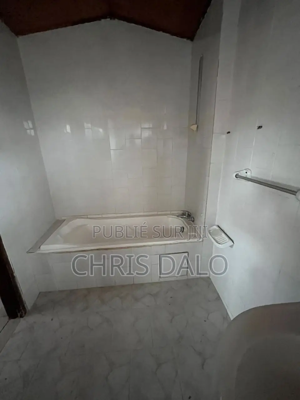 3chbre Duplex dans Fabio, Cocody à Louer