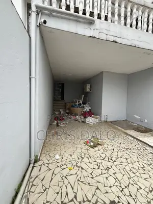 3chbre Duplex dans Fabio, Cocody à Louer