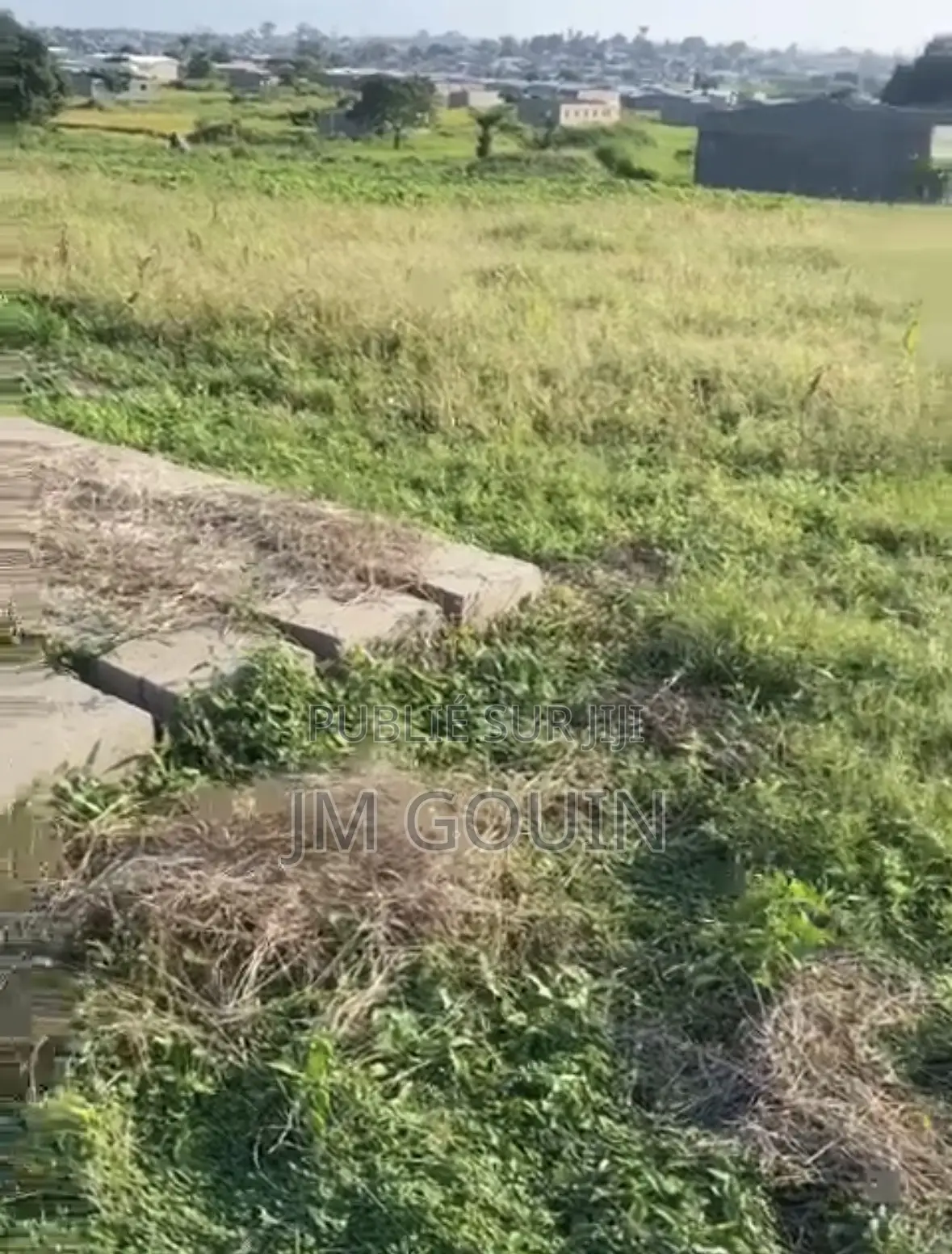 Terrain À Céder