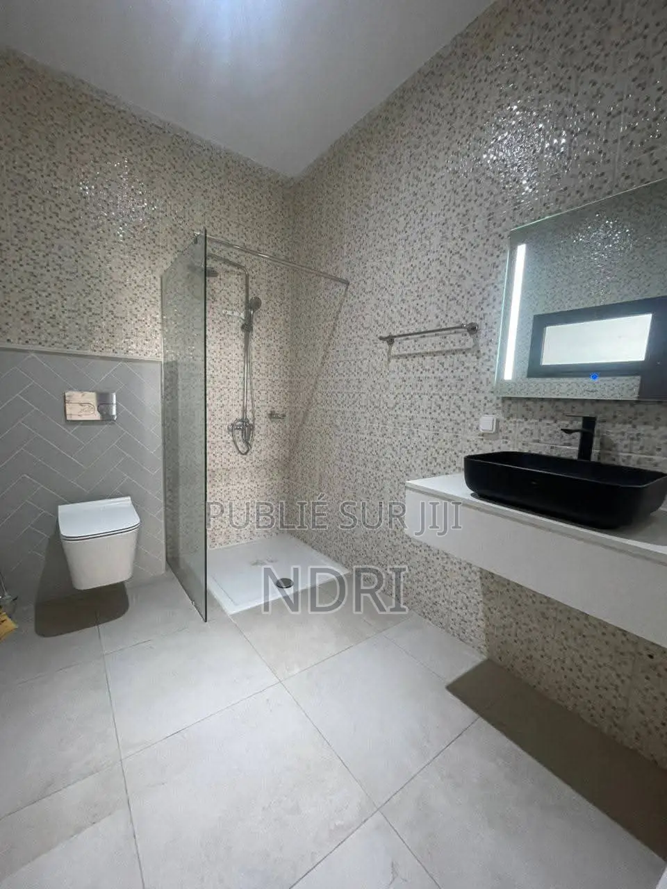 5chbre Maison dans Asr Immo, Cocody à Louer