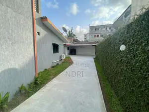 6chbre Villa dans Irs Immo, Cocody à Louer
