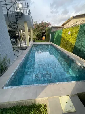 6chbre Villa dans Irs Immo, Cocody à Louer