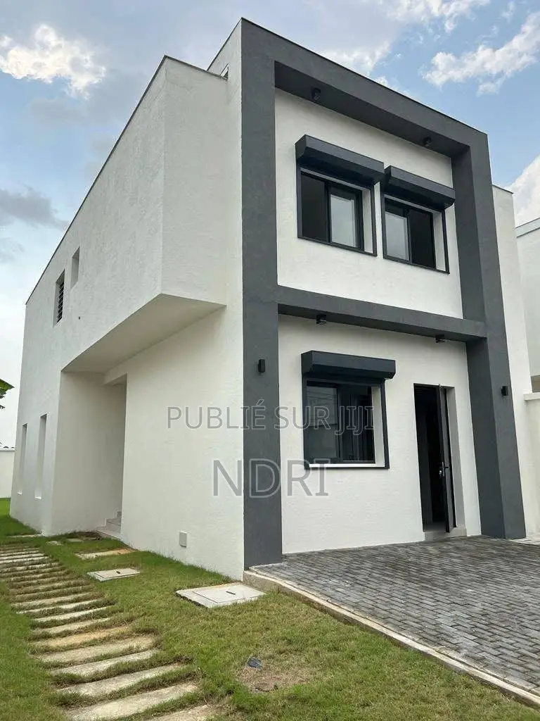 4chbre Villa dans Irs Immo, Cocody à Louer