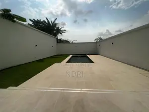 4chbre Villa dans Irs Immo, Cocody à Louer
