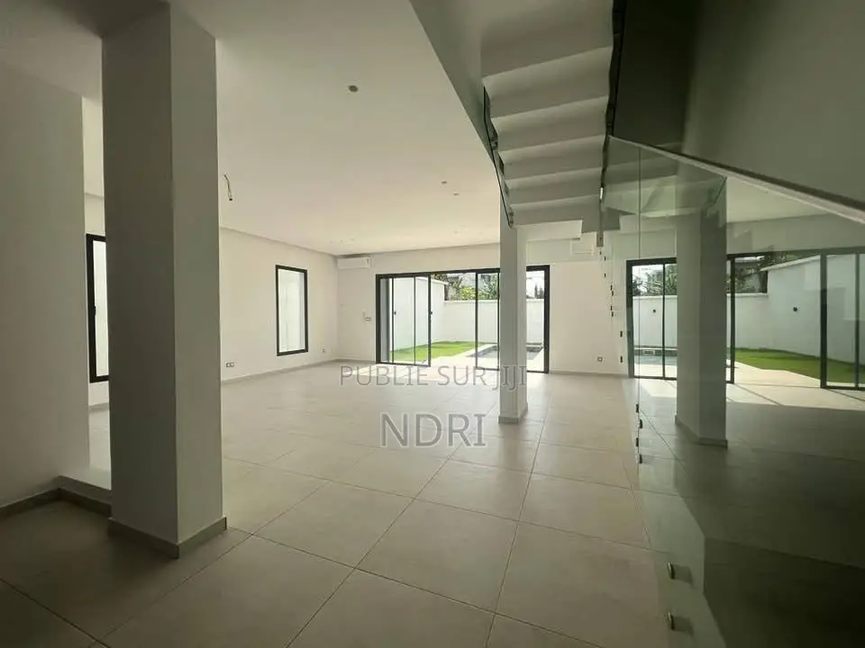 4chbre Villa dans Irs Immo, Cocody à Louer