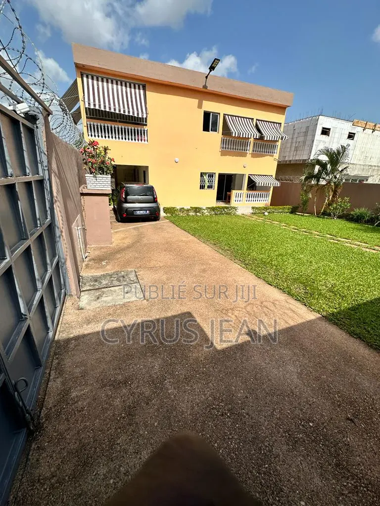 4chbre Villa dans Villa, Cocody à Louer