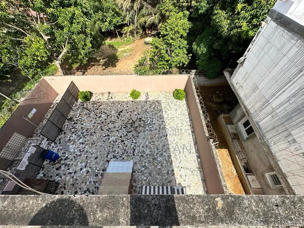 4chbre Villa dans Villa, Cocody à Louer