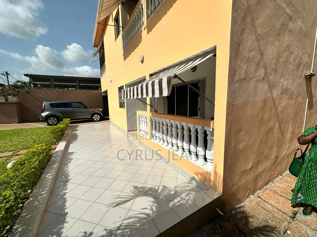 4chbre Villa dans Villa, Cocody à Louer