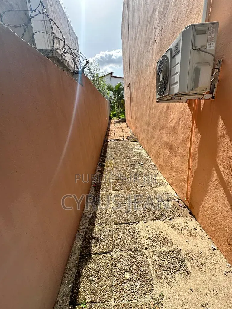 4chbre Villa dans Villa, Cocody à Louer