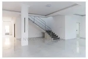 5chbre Duplex dans Duplex 7 Pièces Avec, Grand-Bassam à Vendre