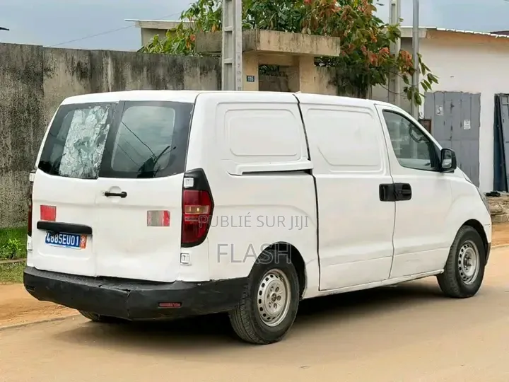 Hyundai H200 2008 Blanc