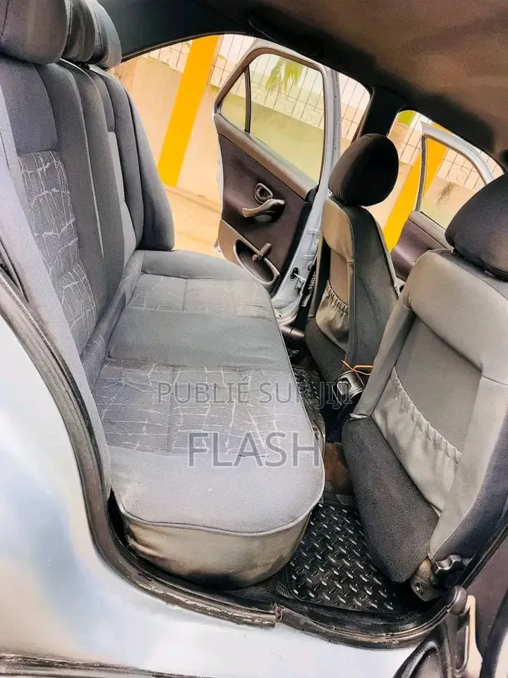 Toyota Avensis 2005 Bleu