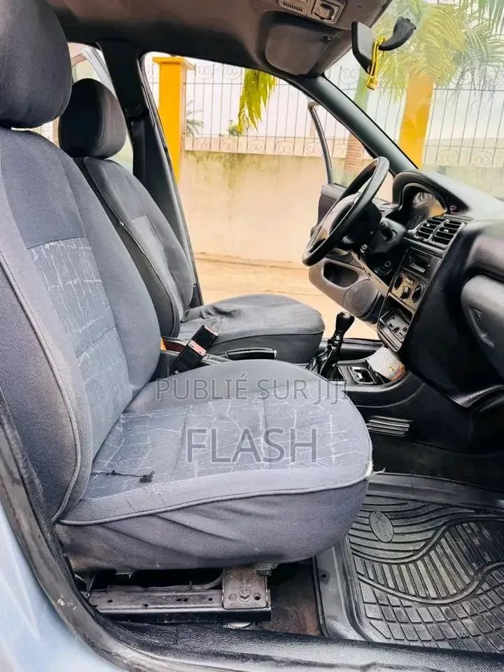 Toyota Avensis 2005 Bleu
