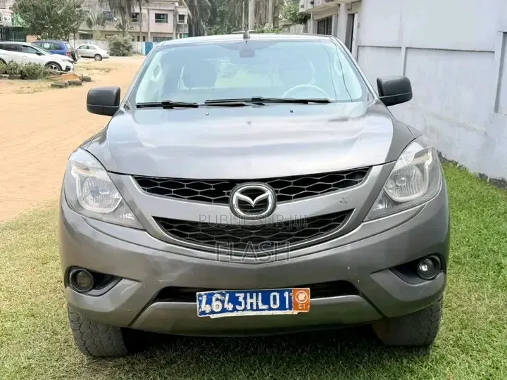 Mazda BT-50 2017 Gris