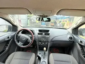 Mazda BT-50 2017 Gris