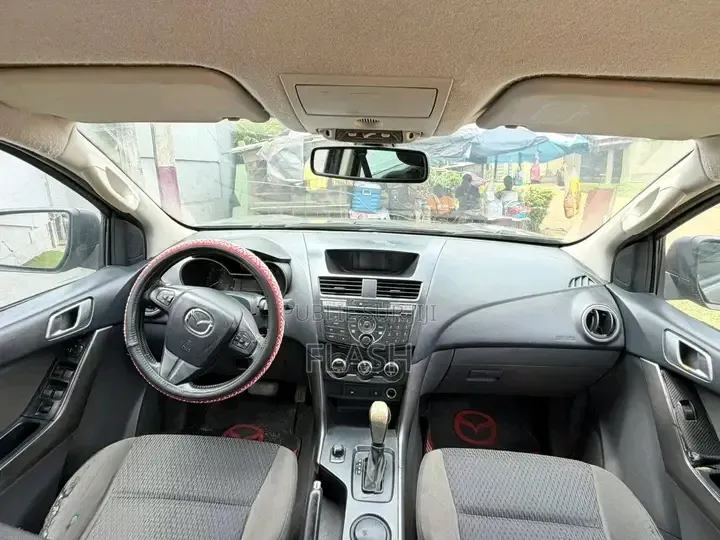 Mazda BT-50 2017 Gris