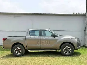 Mazda BT-50 2017 Gris