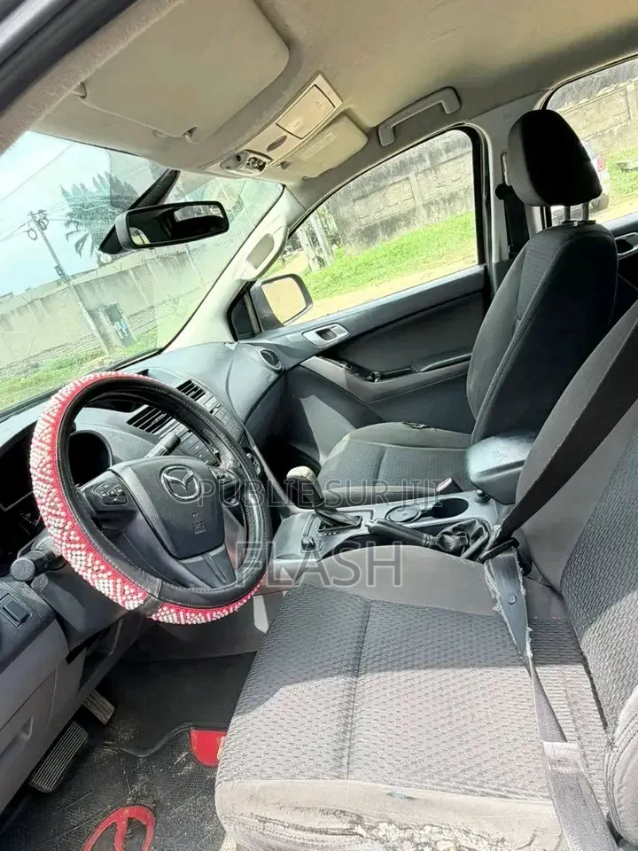 Mazda BT-50 2017 Gris
