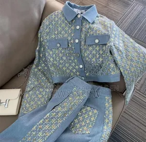 Vêtements Disponible
