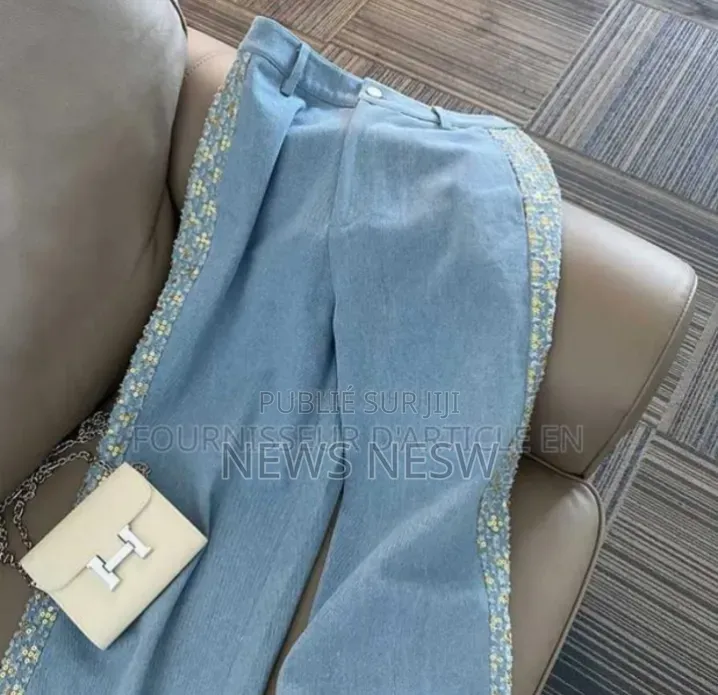 Vêtements Disponible