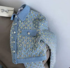 Vêtements Disponible