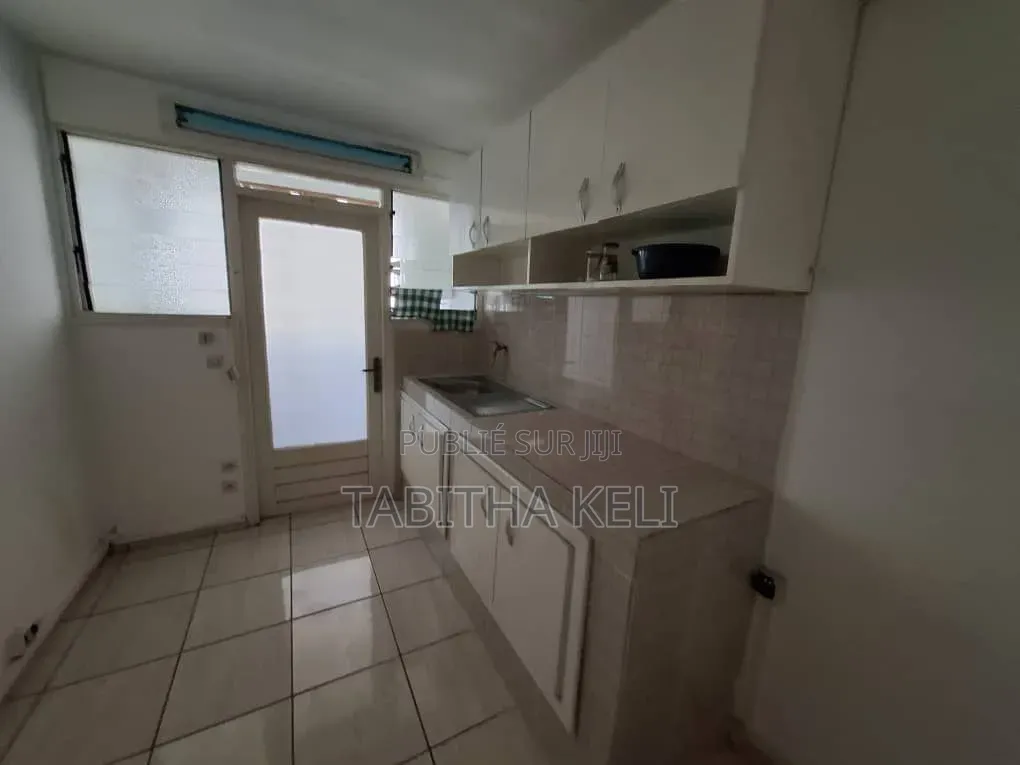 1chbre Appartement dans Cocody à Louer