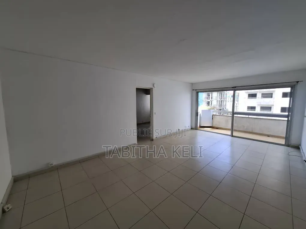 1chbre Appartement dans Cocody à Louer