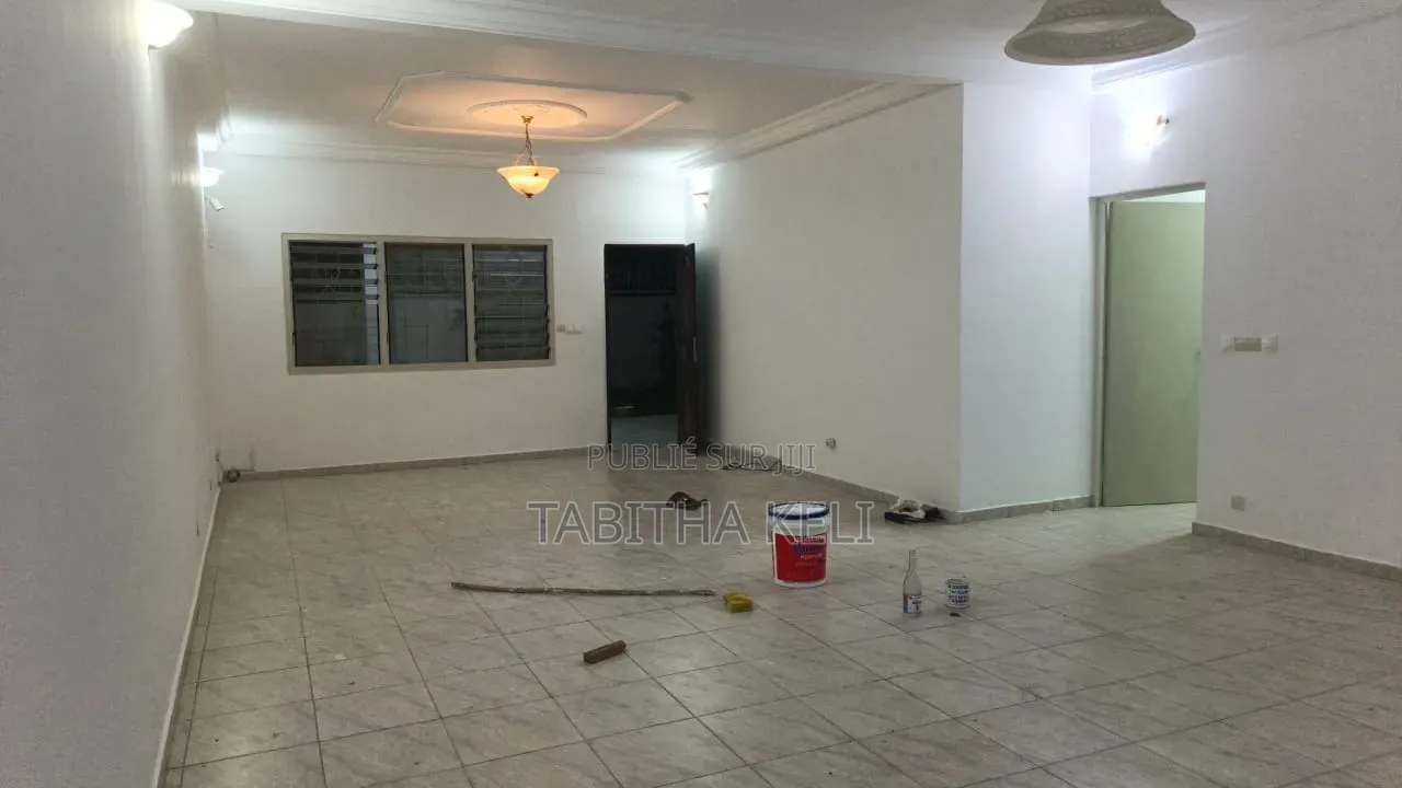 3chbre Villa dans Cocody à Louer