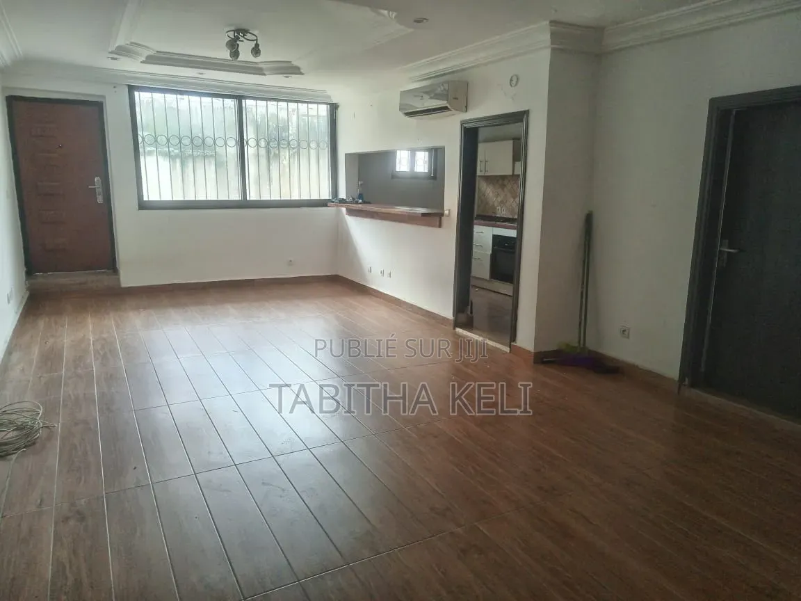3chbre Appartement dans Cocody à Louer