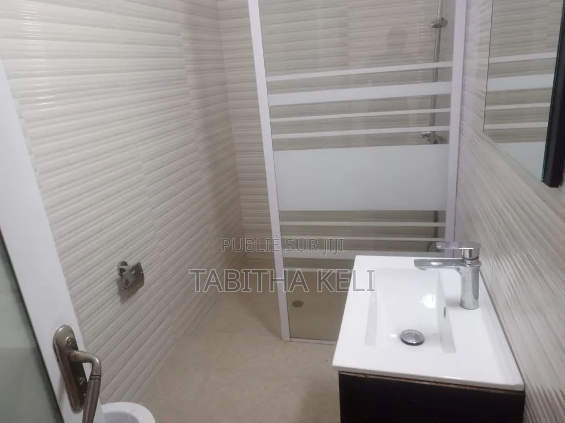 3chbre Appartement dans Cocody à Louer