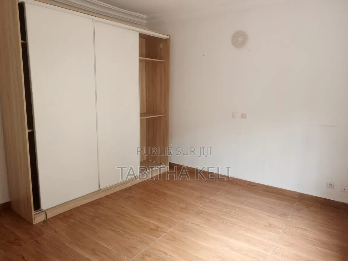 3chbre Appartement dans Cocody à Louer