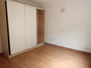 3chbre Appartement dans Cocody à Louer