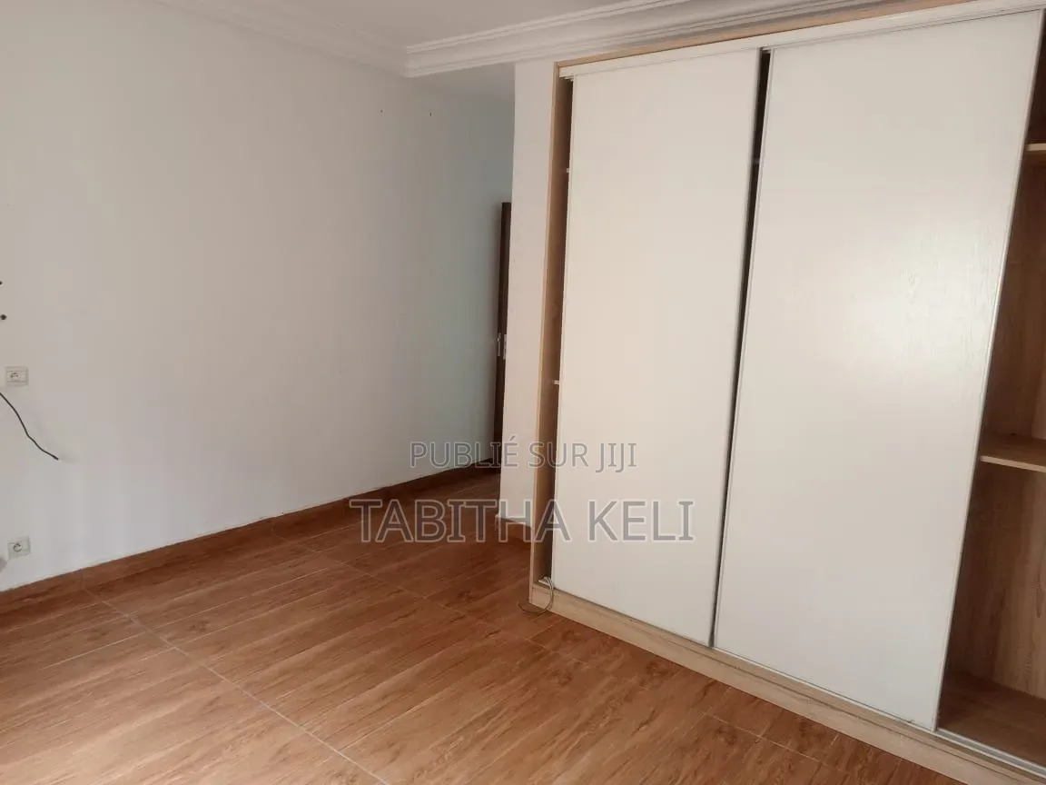 3chbre Appartement dans Cocody à Louer