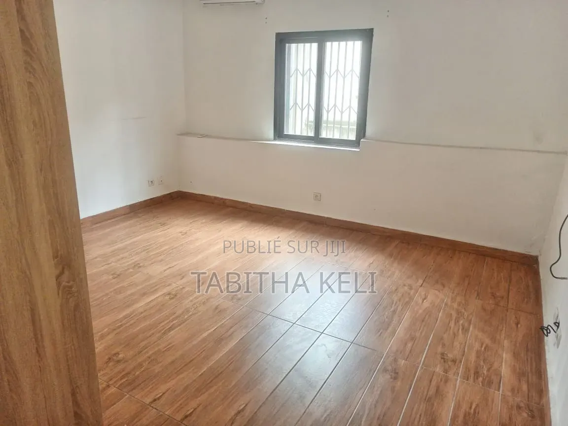 3chbre Appartement dans Cocody à Louer
