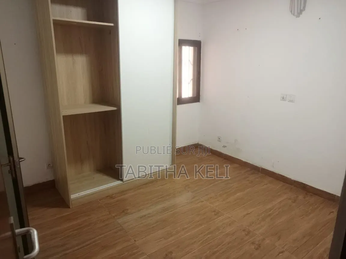 3chbre Appartement dans Cocody à Louer
